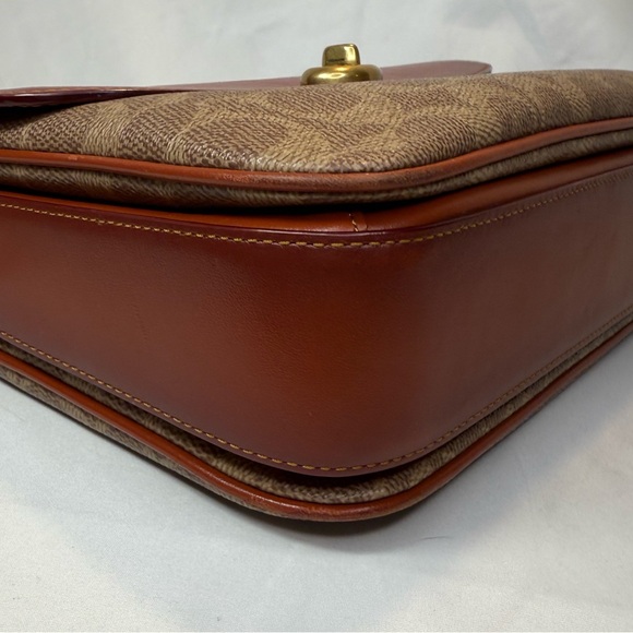 Coach Signature Cassie - Picture 9 of 11